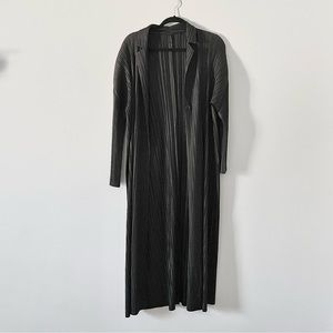 Pleated long black cardigan